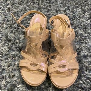 Gianni Bini. SIZE 6.5 Tan Sandal